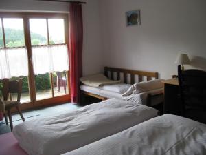 Postel nebo postele na pokoji v ubytování Alpenhotel Allgäu