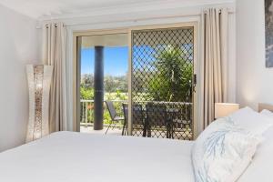 Ένα ή περισσότερα κρεβάτια σε δωμάτιο στο 2Bed Beachfront Apartment - Holiday Management