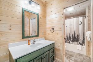 Koupelna v ubytování The Cozy Cabin + 32 fotografií