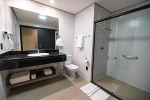 Um banheiro em Complexo Eco Cataratas Resort by SJ