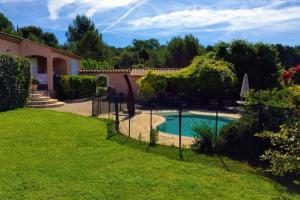 Afbeelding uit fotogalerij van Premium villa with garden and private pool, Lambesc in Lambesc