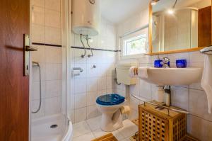 Et badeværelse på Apartments Namoru Gradina + 35 billeder