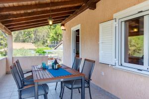 En balkon eller terrasse på Apartments Namoru Gradina