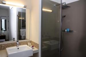 Ванная комната в Cap Ouest by Horizon Holidays