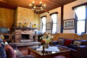 a living room with a couch and a fireplace at Castillo Casablanca in Guatavita