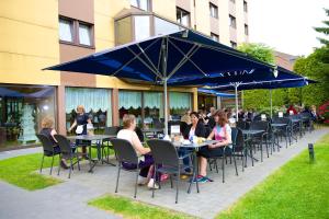 A restaurant or other place to eat at Hotel Garni Geisler