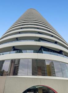El edificio en el que está el departamento