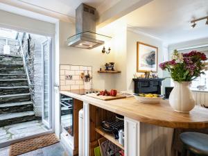 Köök või kööginurk majutusasutuses Cobble Cottage