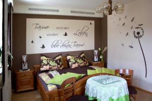 Posteľ alebo postele v izbe v ubytovaní Ferienhaus Planetz + 37 fotografií