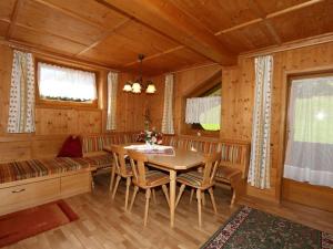 A seating area at Apartment in Mayrhofen in the mountains Még 29 kép