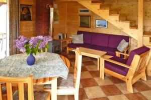 Posedenie v ubytovaní Wooden House in Lubin near Lake Wicko