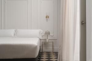 A bed or beds in a room at Boutique Hotel Cordial La Niña de Vegueta