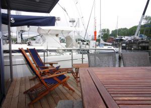 弗伦斯堡Houseboat in Flensburg with Harbor Views的相册照片