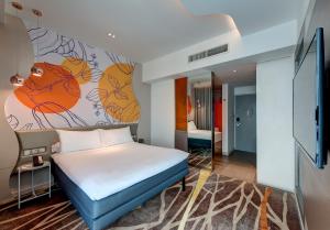 ibis Styles Johor Iskandar Puteri客房内的一张或多张床位