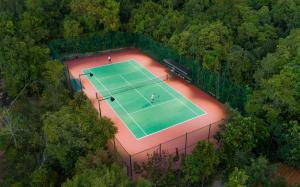 Tennis und/oder Squash in der Unterkunft Green Bay Phu Quoc Resort & Spa oder in der Nähe