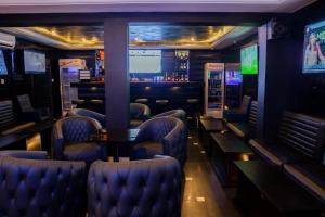 Area lounge atau bar di Hotel Sunshine Enugu