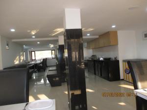 Η κουζίνα ή μικρή κουζίνα στο Hotel Kewal