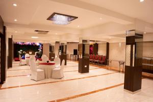 Χώρος καθιστικού στο Gold Crest Business Hotel