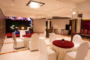 Χώρος καθιστικού στο Gold Crest Business Hotel