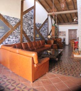 a living room with a couch and a table at Casa Rural La Centenaria de Alaraz in Alaraz