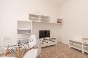 A television and/or entertainment centre at Appartamento Ospedale Civile 3 - F&L Apartment