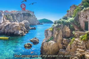 o seu portão privado das antigas muralhas da cidade em La Porta Heritage em Dubrovnik