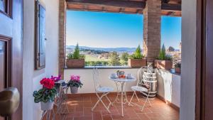 Balkón alebo terasa v ubytovaní CASALE BELLA VITA 8&4, Emma Villas