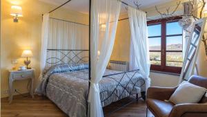 Posteľ alebo postele v izbe v ubytovaní CASALE BELLA VITA 8&4, Emma Villas + 37 fotografií