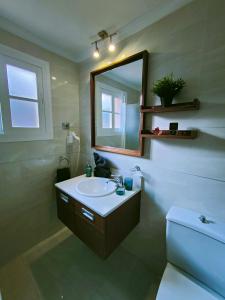Kúpeľňa v ubytovaní Sage Palm Apartment BY NAMASTE ELITE