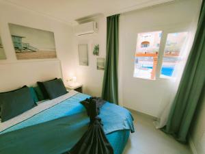 Posteľ alebo postele v izbe v ubytovaní Sage Palm Apartment BY NAMASTE ELITE