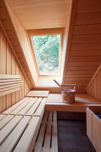 a sauna with a window and a basket at Hotel & Restaurant Linde in Münstertal