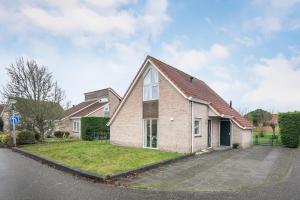 a brick house with a driveway in front of it at Hello Zeeland - Vakantiehuis Zwin 112 in Breskens