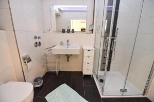 Ein Badezimmer in der Unterkunft Haus "Jan am Strand" Appartement JAN002