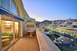Balkón alebo terasa v ubytovaní weforyou Isla Puerto Marina with PARKING