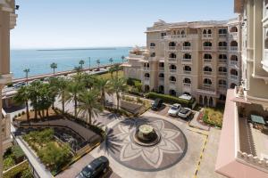 Zdjęcie z galerii obiektu Royal Club By RVHR, Grandeur Residence Crescent Palm Jumeirah w Dubaju