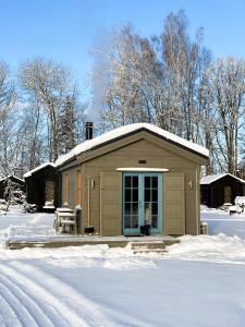 a small shed in the snow with a snow covered yard at Ragnar Glamp Koknese in Koknese