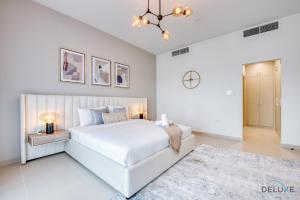 Postel nebo postele na pokoji v ubytování Elegant 4BR Villa with Assistants Room at Villanova Dubailand vy Deluxe Holiday Homes