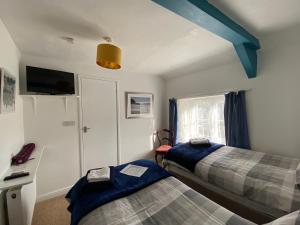 Un pat sau paturi într-o cameră la The Durbeyfield Guest House