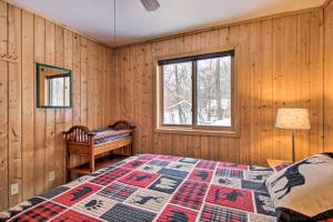 Afbeelding uit fotogalerij van Cabin with Fireplace Less Than 1 Mile to Lakes and Golf in Pequot Lakes