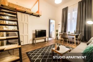 Imagen de la galería de BpR Whistle Arts Industrial Apartment, en Budapest