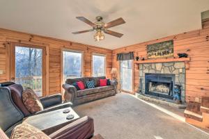 Cabin with Fire Pit 5 Mi to Cataloochee Skiing