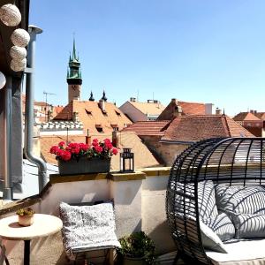 Balkón nebo terasa v ubytování Boutique Apartments U Rolanda, Mikulášské náměstí