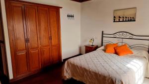 A bed or beds in a room at Neólida