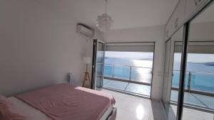 Postel nebo postele na pokoji v ubytování Rocknest Sea View Penthouse