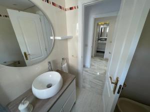 Łazienka w obiekcie Residencial las Flores Marbella