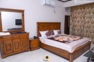 מיטה או מיטות בחדר ב-Hotel Inn Hyderabad