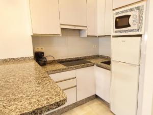 Kuchnia lub aneks kuchenny w obiekcie Skol 444. Fantastic Renovated 1 Bed Apartment in Skol Marbella