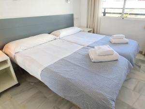 Łóżko lub łóżka w pokoju w obiekcie Skol 444. Fantastic Renovated 1 Bed Apartment in Skol Marbella
