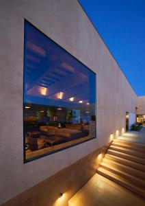 Praia do Canal Nature Retreat - Small Luxury Hotels of the World的阳台或露台