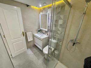 Łazienka w obiekcie Residencial las Flores Marbella